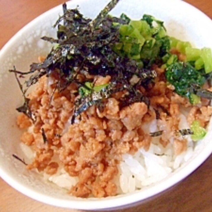 簡単!鶏そぼろと大根葉の漬物のっけご飯☆
